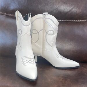 Universal Thread White Ankle Booties with Decorative Stitching (10)